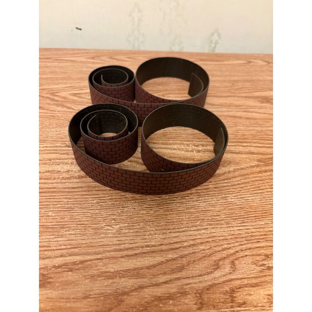 HO Scale Brick Walk Way Set of 2 Dark Brown 35 Inch Sidewalk Scenery Strip